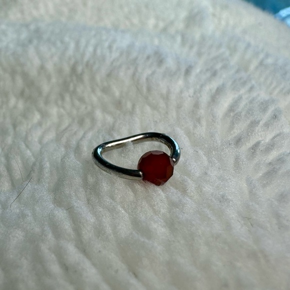 D-Ring with Faceted Bead. - Picture 6 of 8